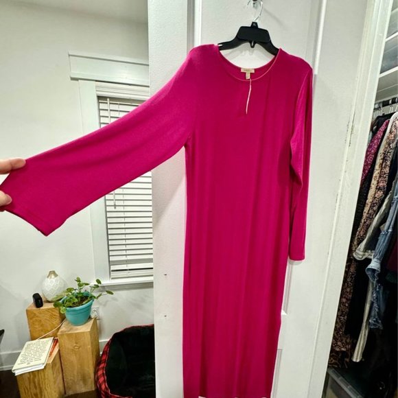 MAXI HOT INK BEAUTY! - Picture 2 of 3